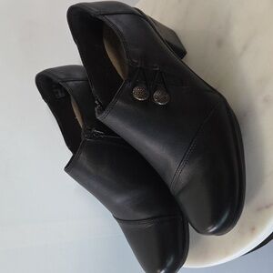 Clarks Black Leather Heeled Ankle Boots Size 8.5